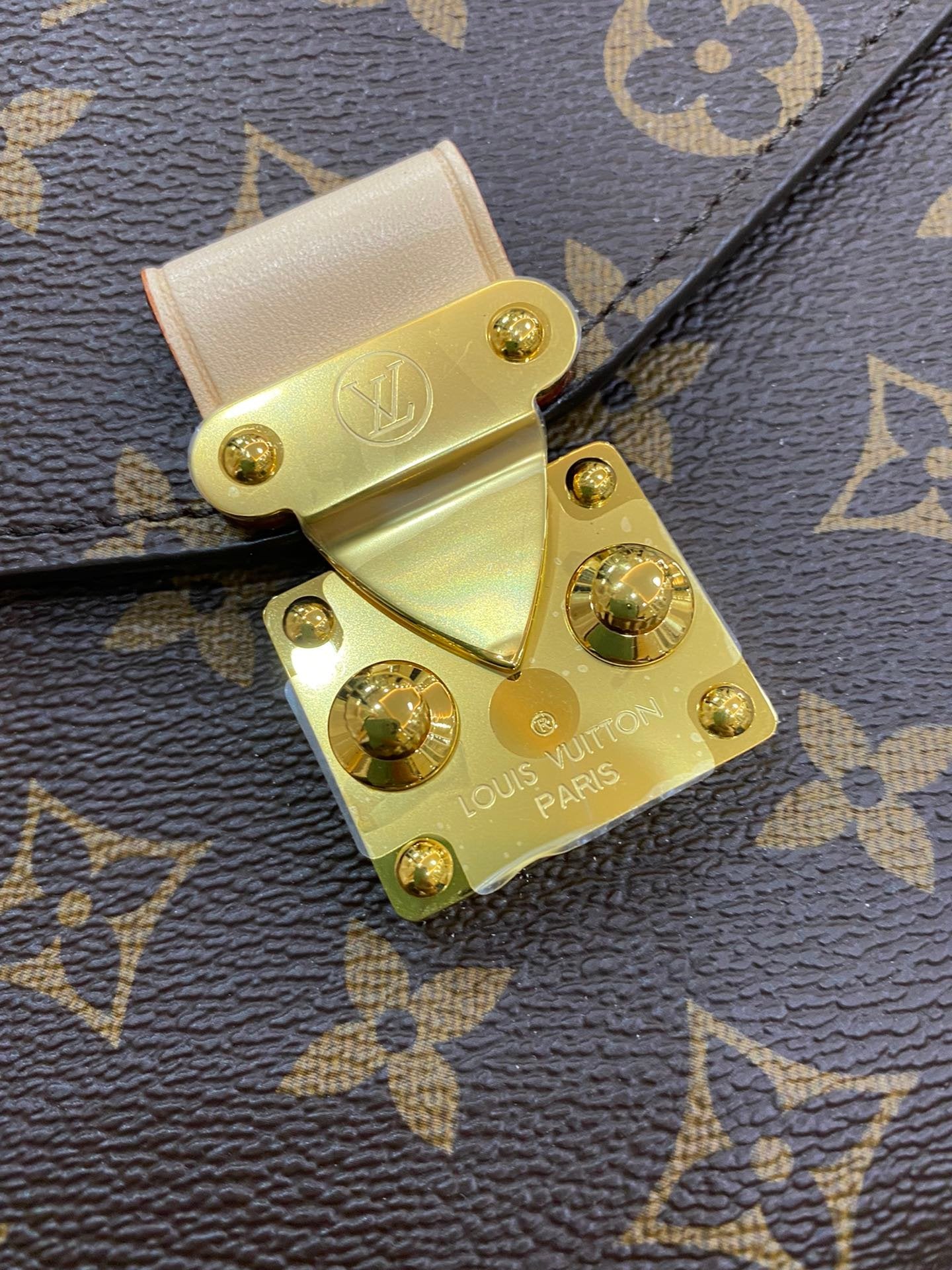 LV POCHETTE MÉTIS