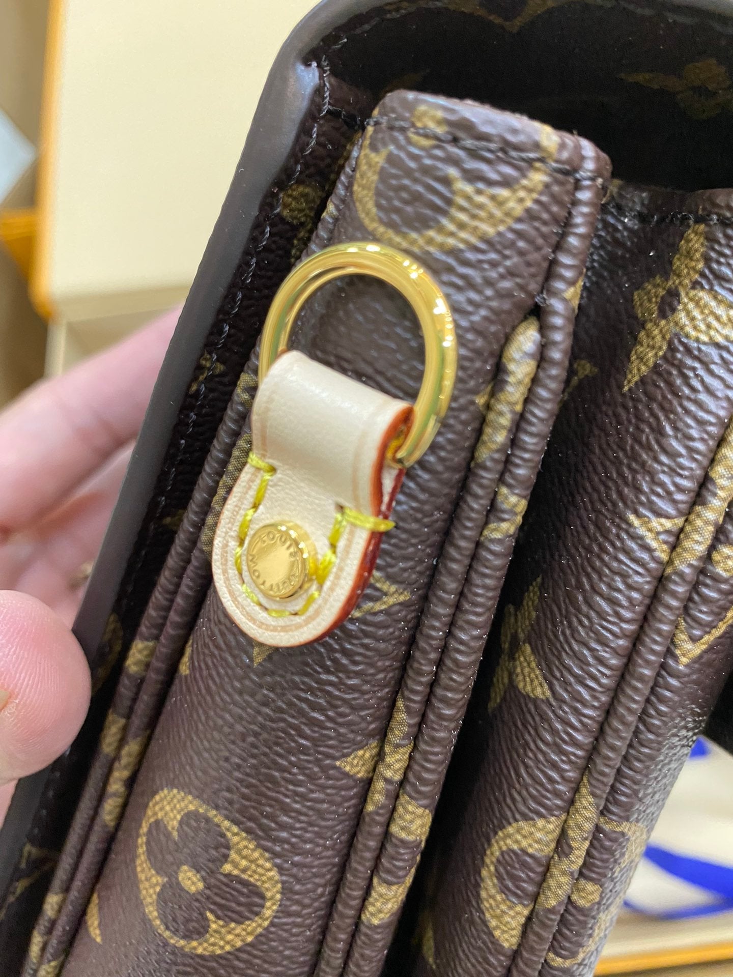LV POCHETTE MÉTIS
