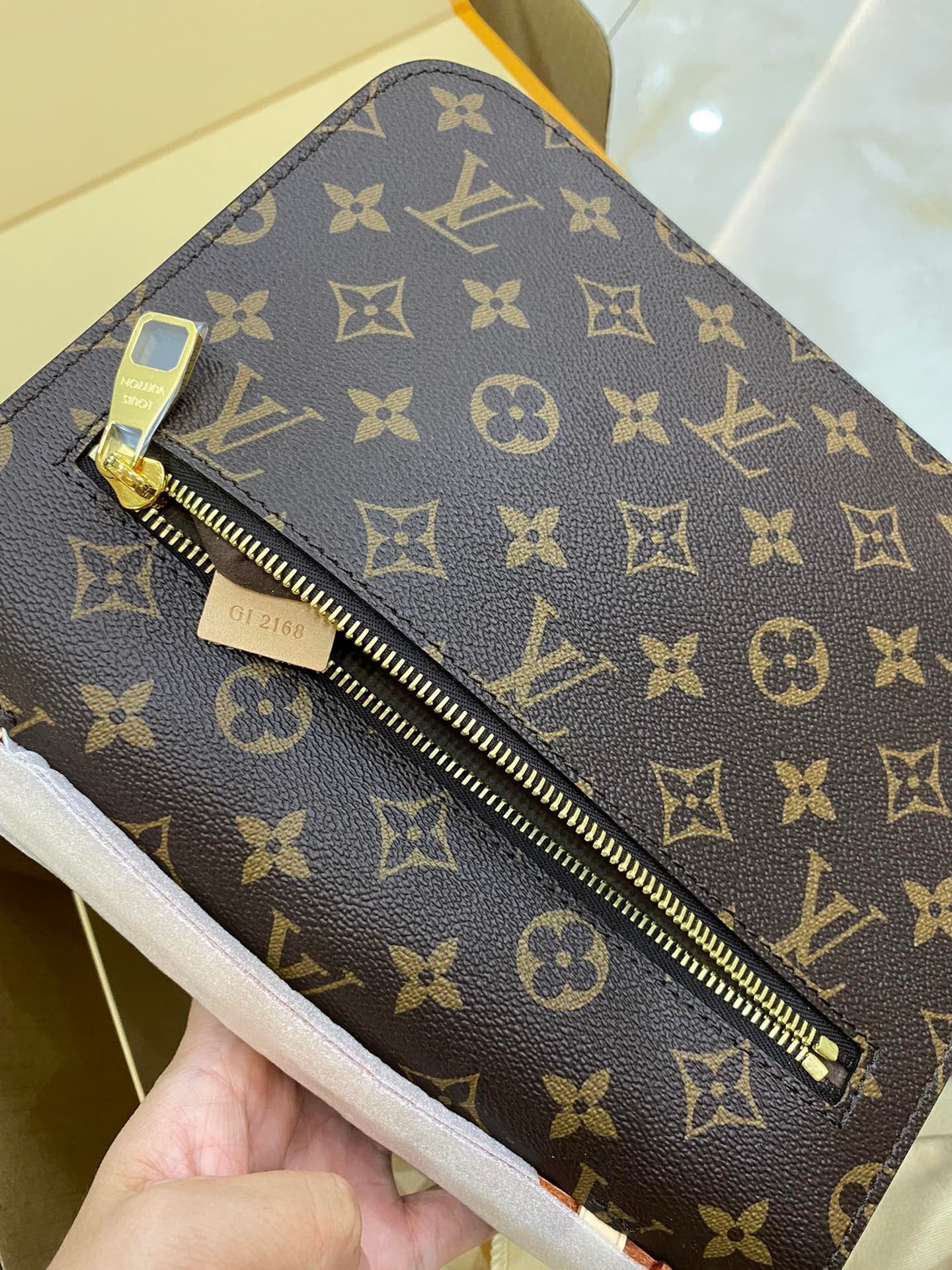 LV POCHETTE MÉTIS