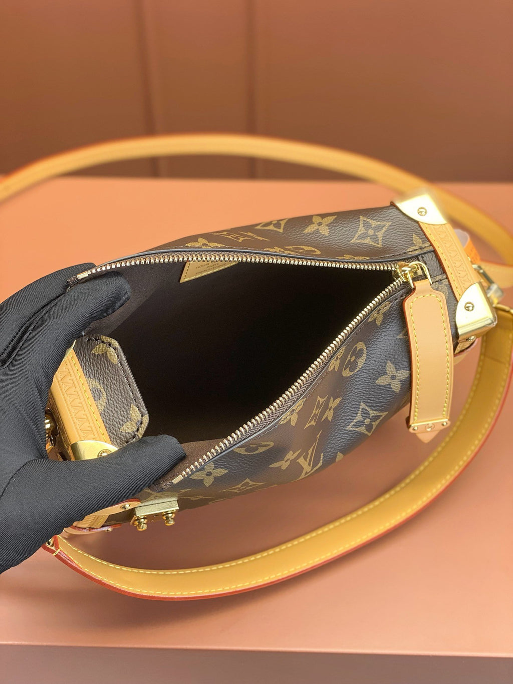 LV SIDE TRUNK