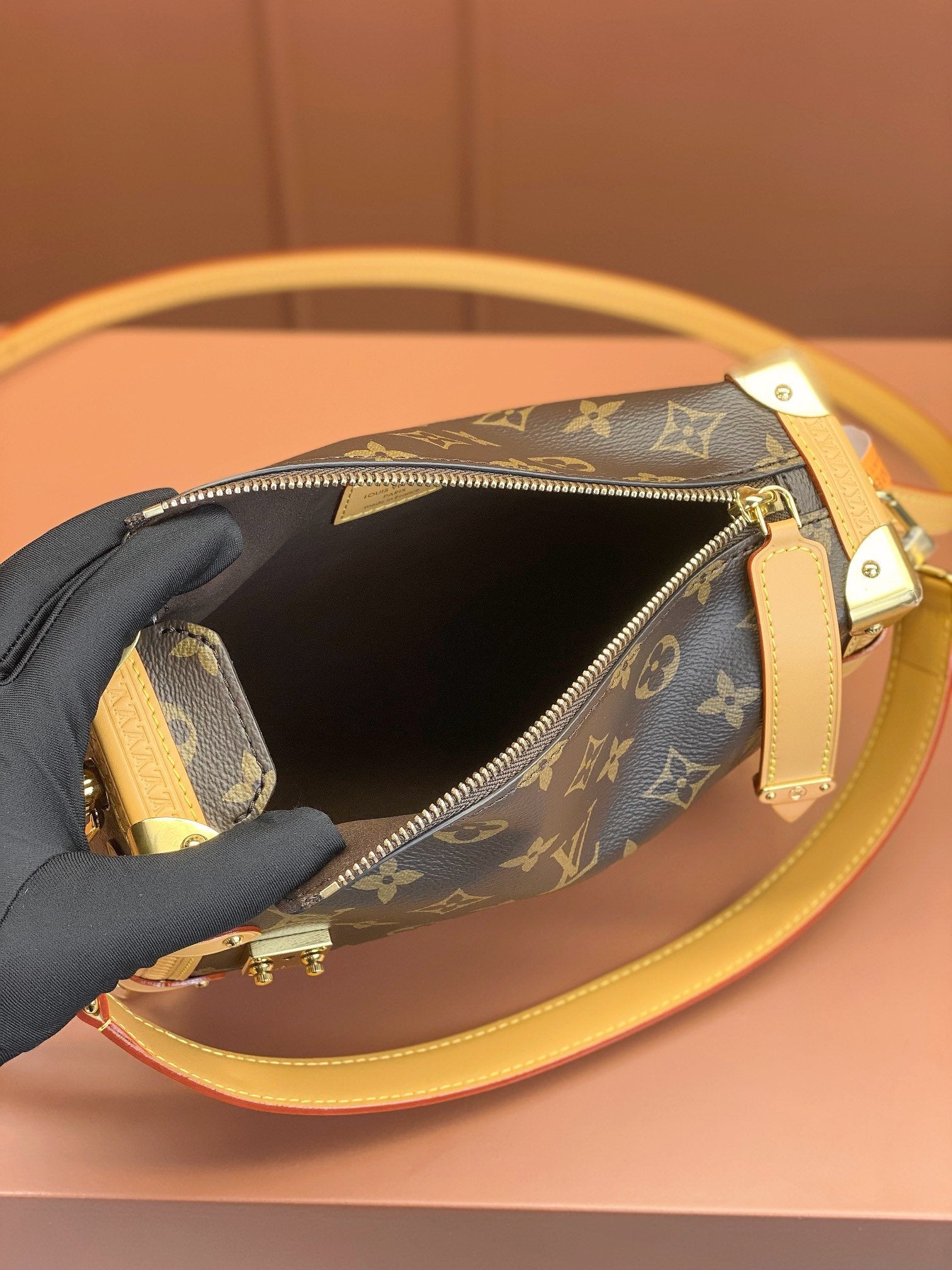 LV SIDE TRUNK