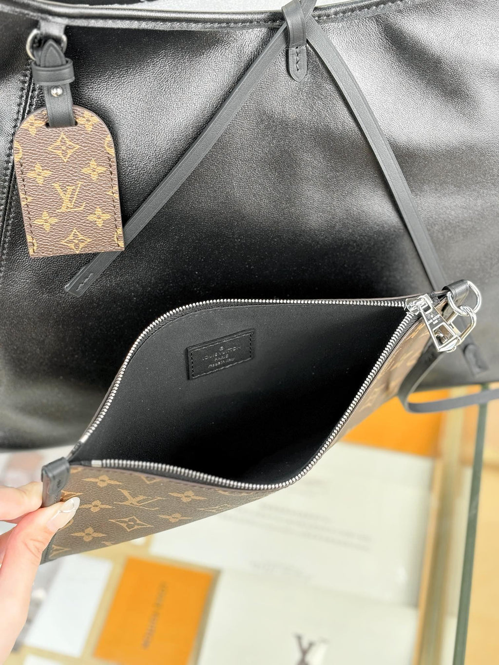 LV  Carry All Dark