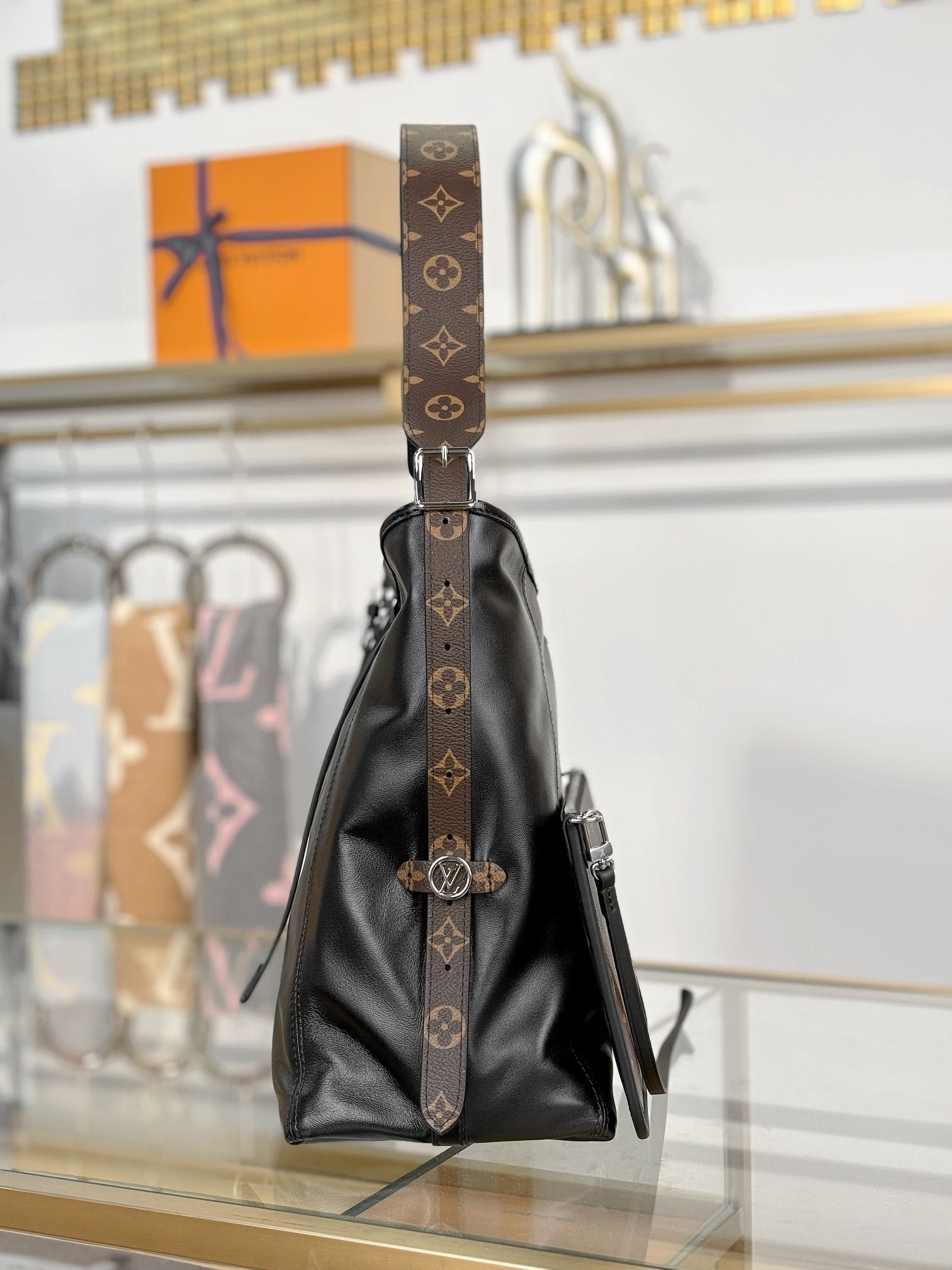 LV  Carry All Dark