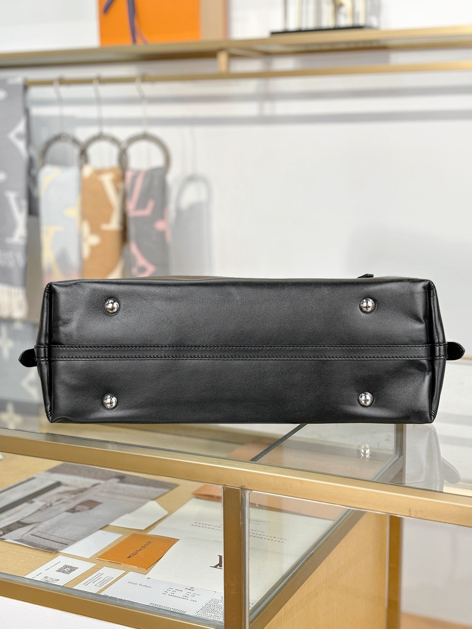 LV  Carry All Dark