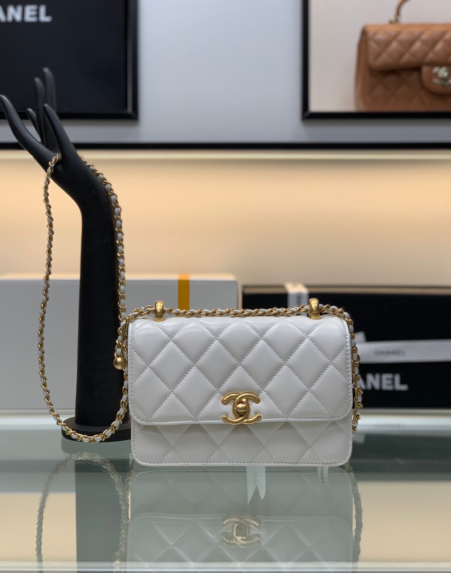 CHANEL 24C