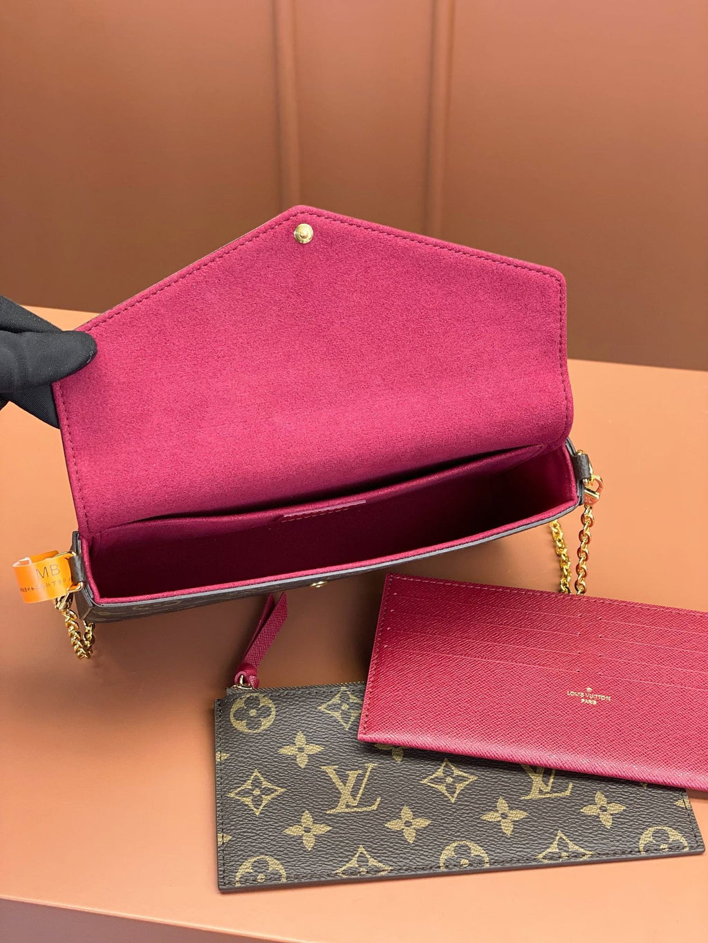 LV POCHETTE FÉLICIE