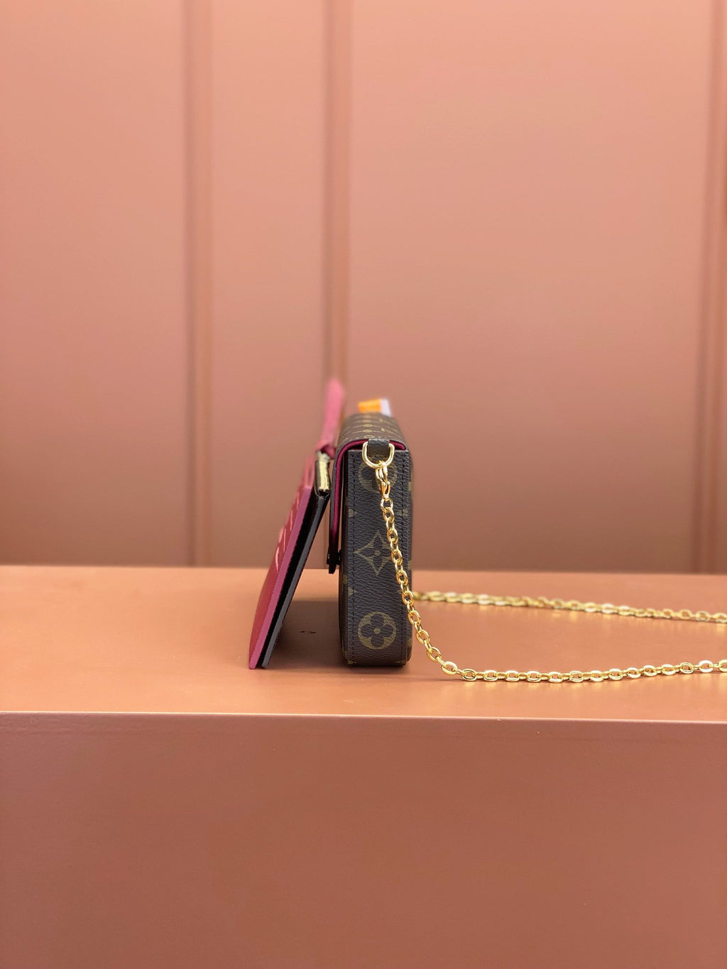 LV POCHETTE FÉLICIE