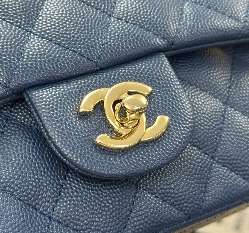 CHANEL Classic Flap (20cm)