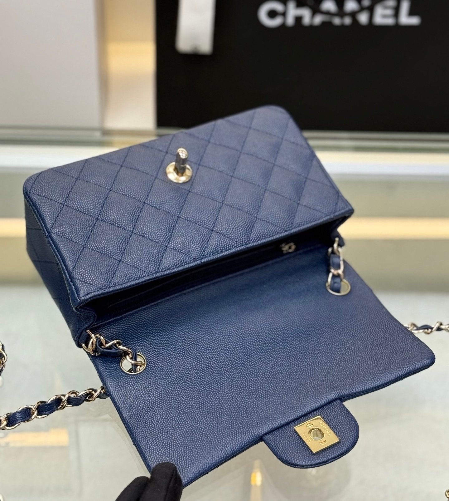 CHANEL Classic Flap (20cm)