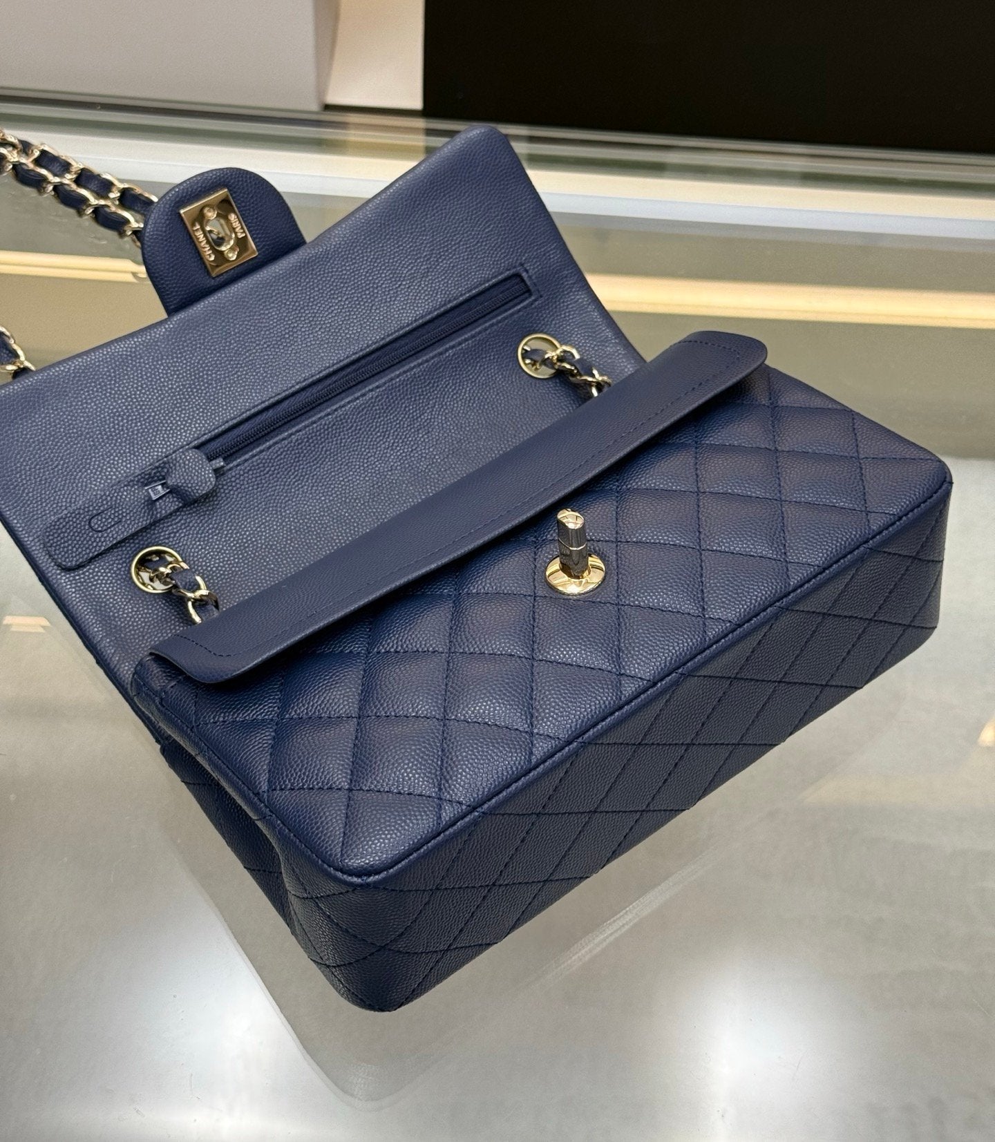 CHANEL Classic Flap (23cm)