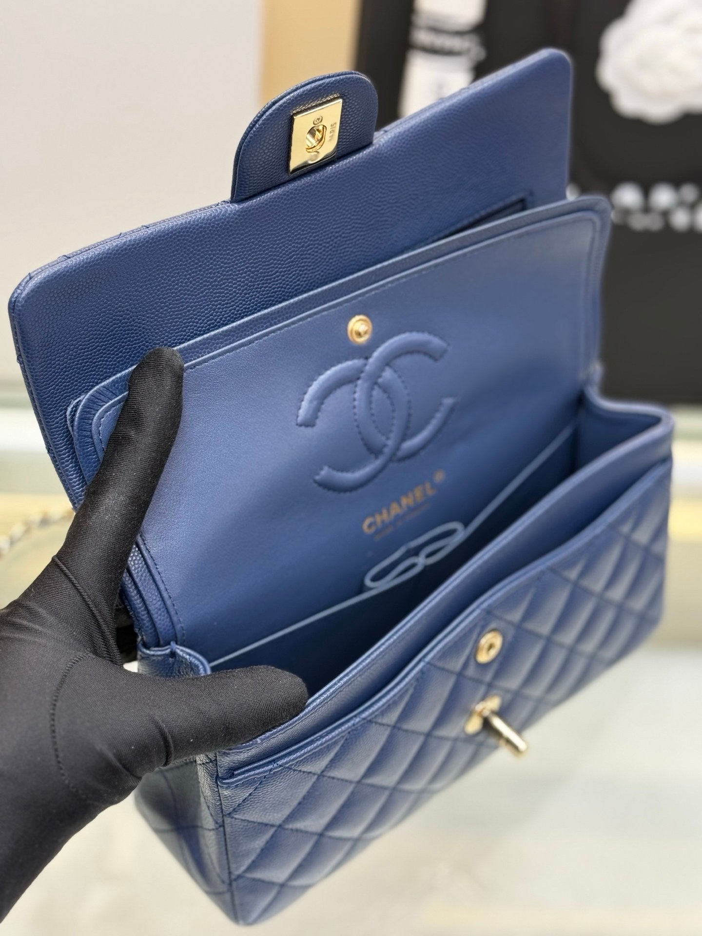 CHANEL Classic Flap (23cm)