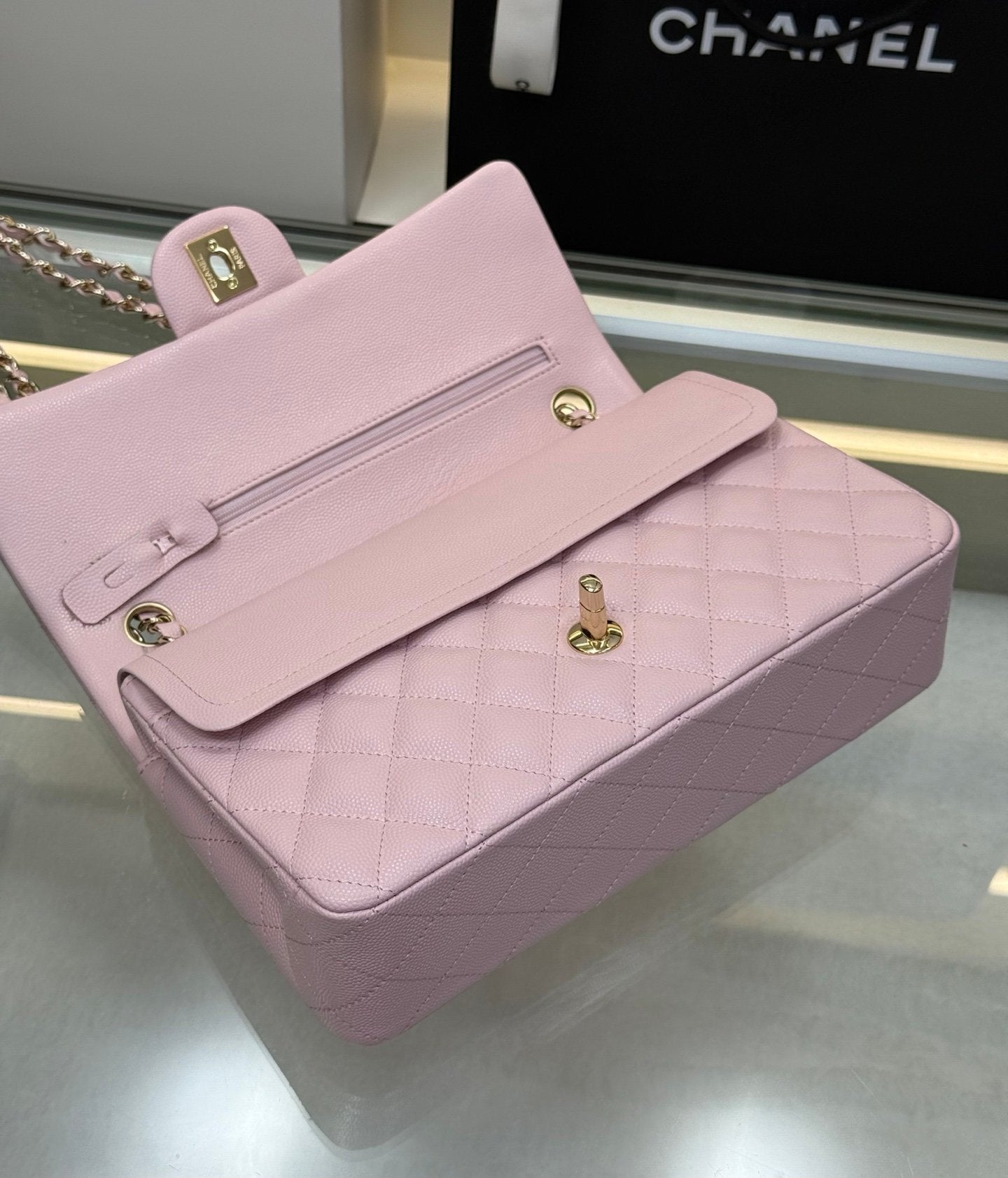 CHANEL Classic Flap (25cm)
