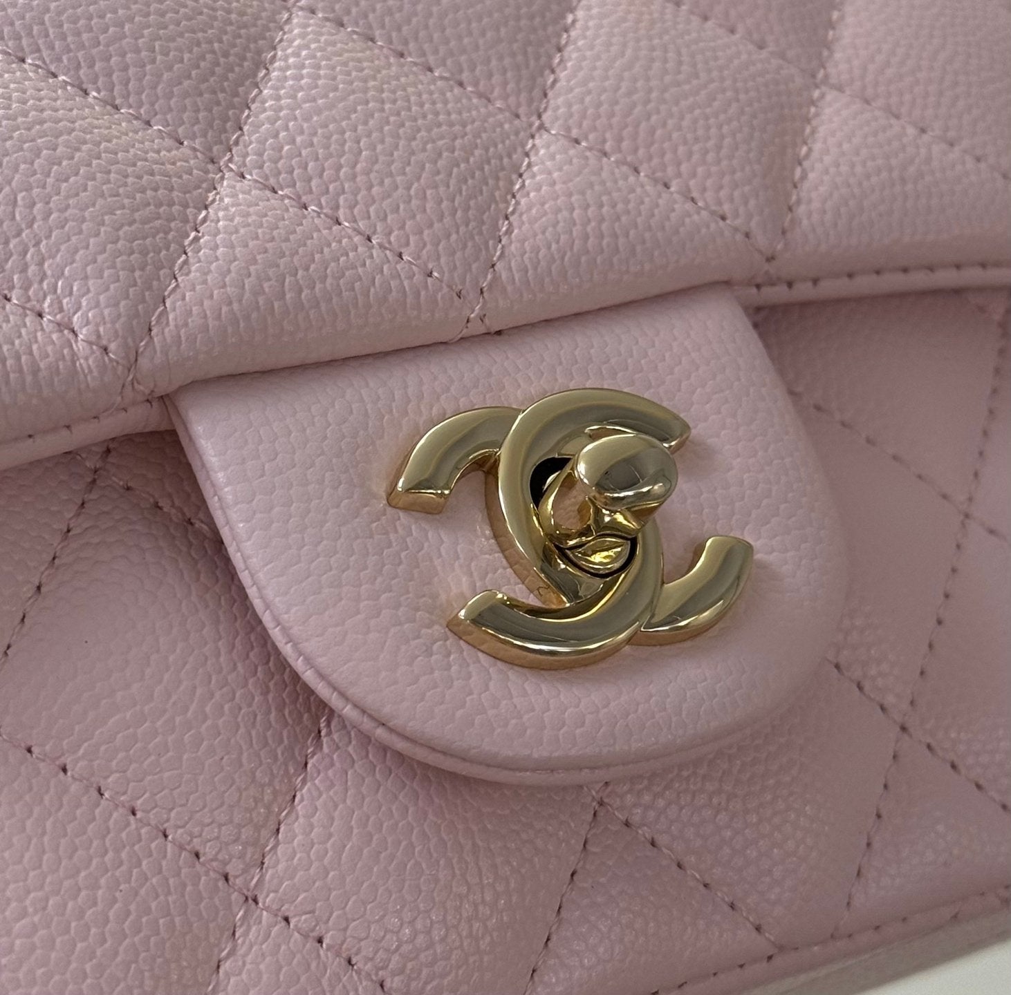 CHANEL Classic Flap (20cm)