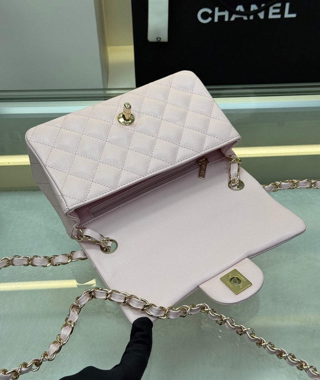 CHANEL Classic Flap (20cm)
