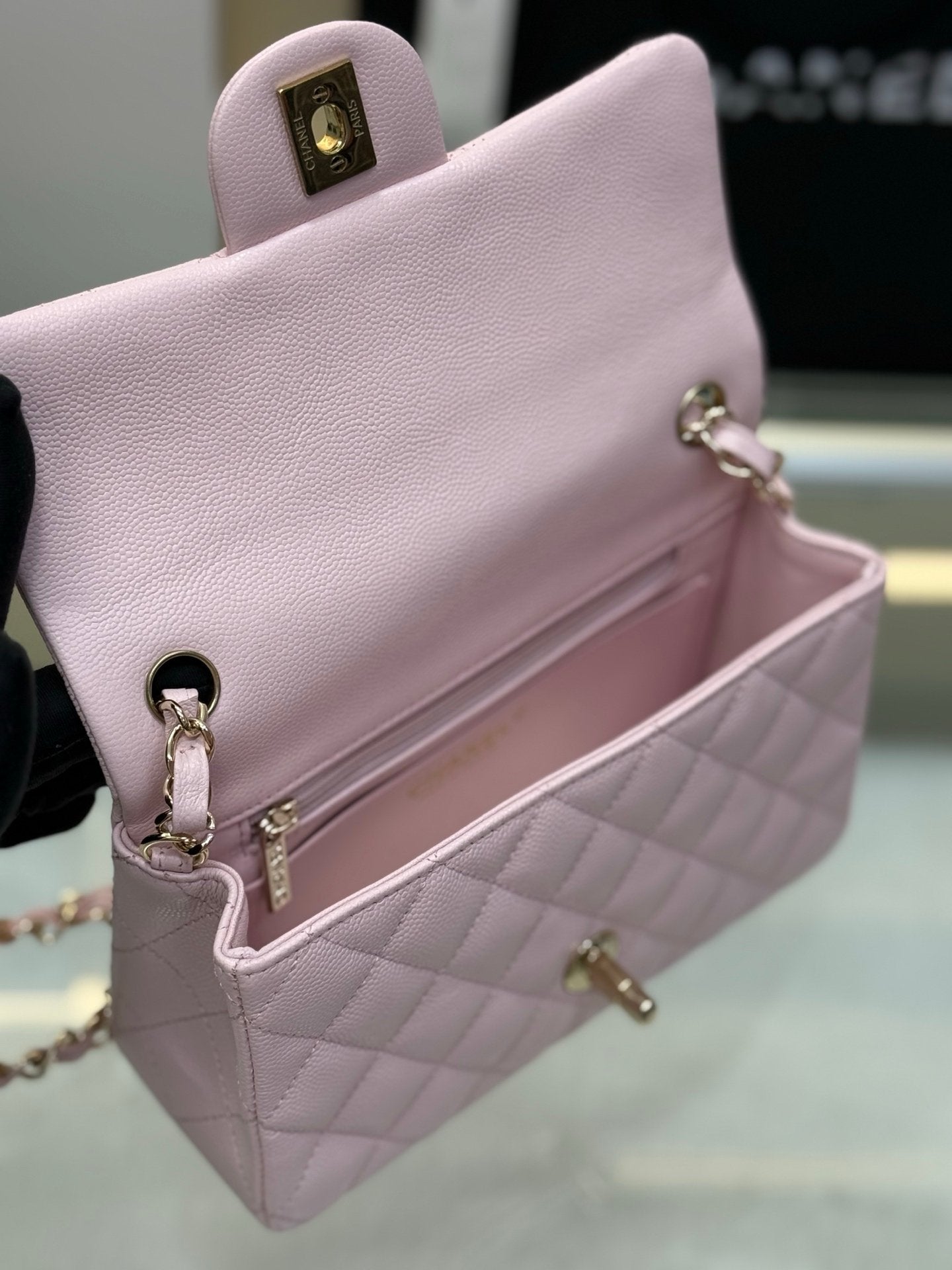 CHANEL Classic Flap (20cm)